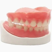 DE HANDHAVINGSAMBTENAAR HAD BIJ BOER BART GEEN KUNSTGEBIT IN