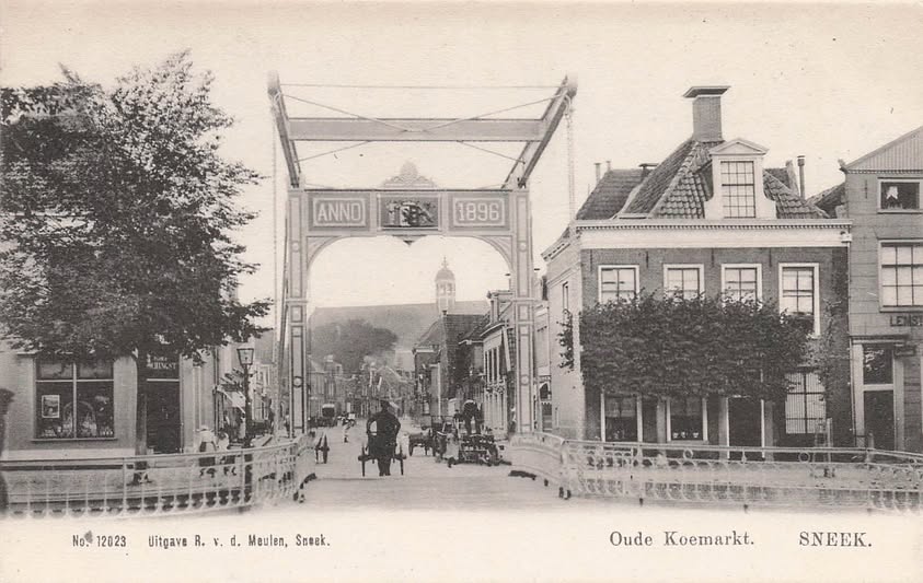 SNEEK: OUDE KOEMARKT VANAF HOOGEND