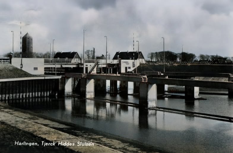 Droogte dwingt provincie tot ingreep bij Tsjerk Hiddessluizen in Harlingen