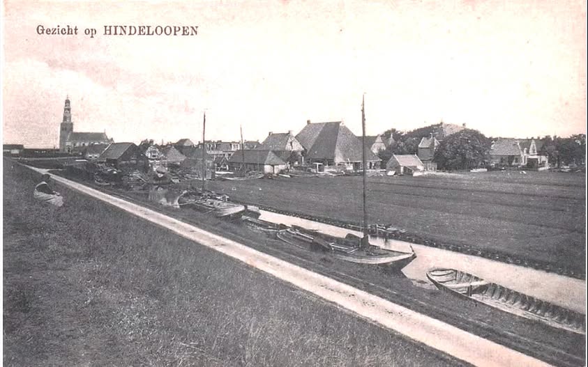 1932: LANGS DE DIJK IN HINDELOOPEN
