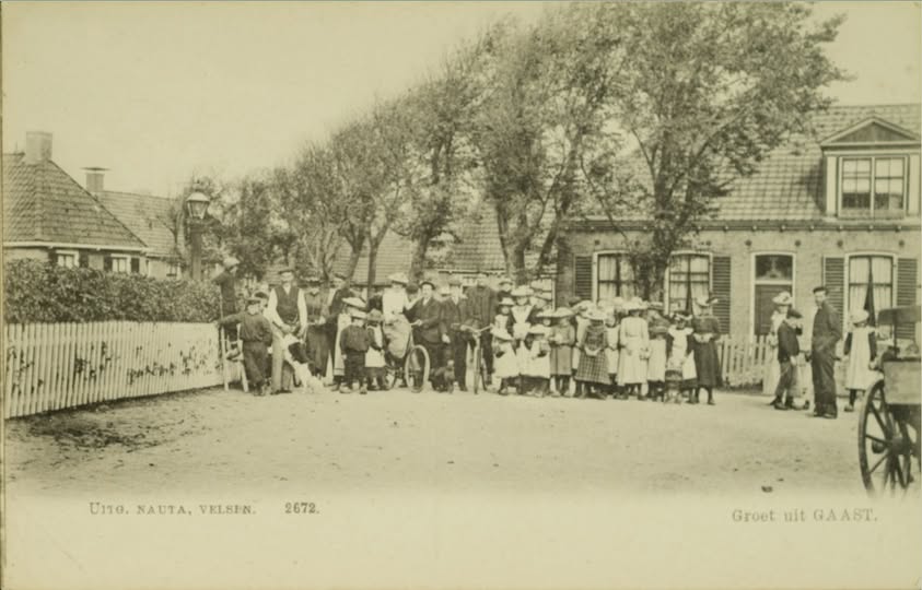INWONERS VAN GAAST OP DE FOTO