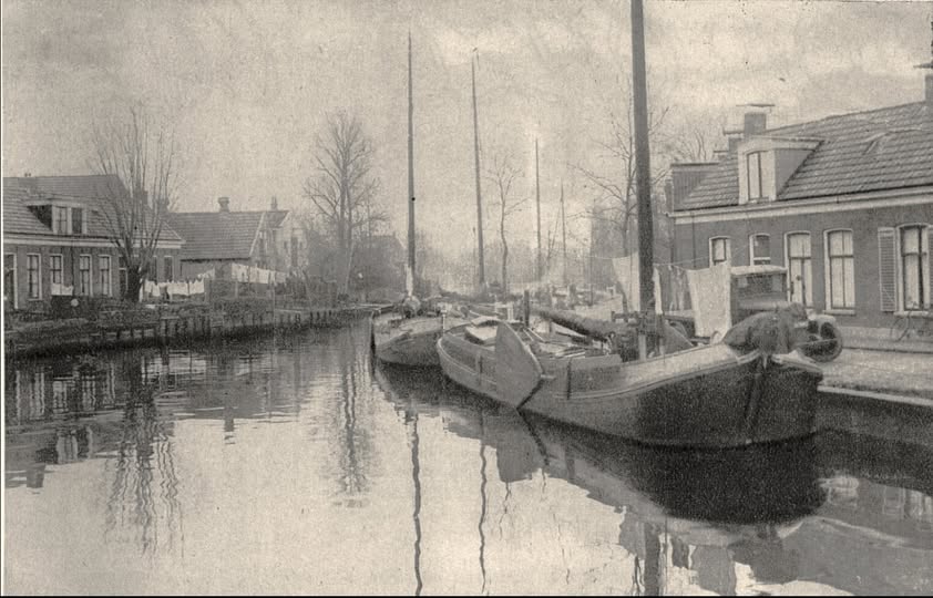 IN SNEEK:  STEENKLIPBUURT EN  LEEUWARDERKADE